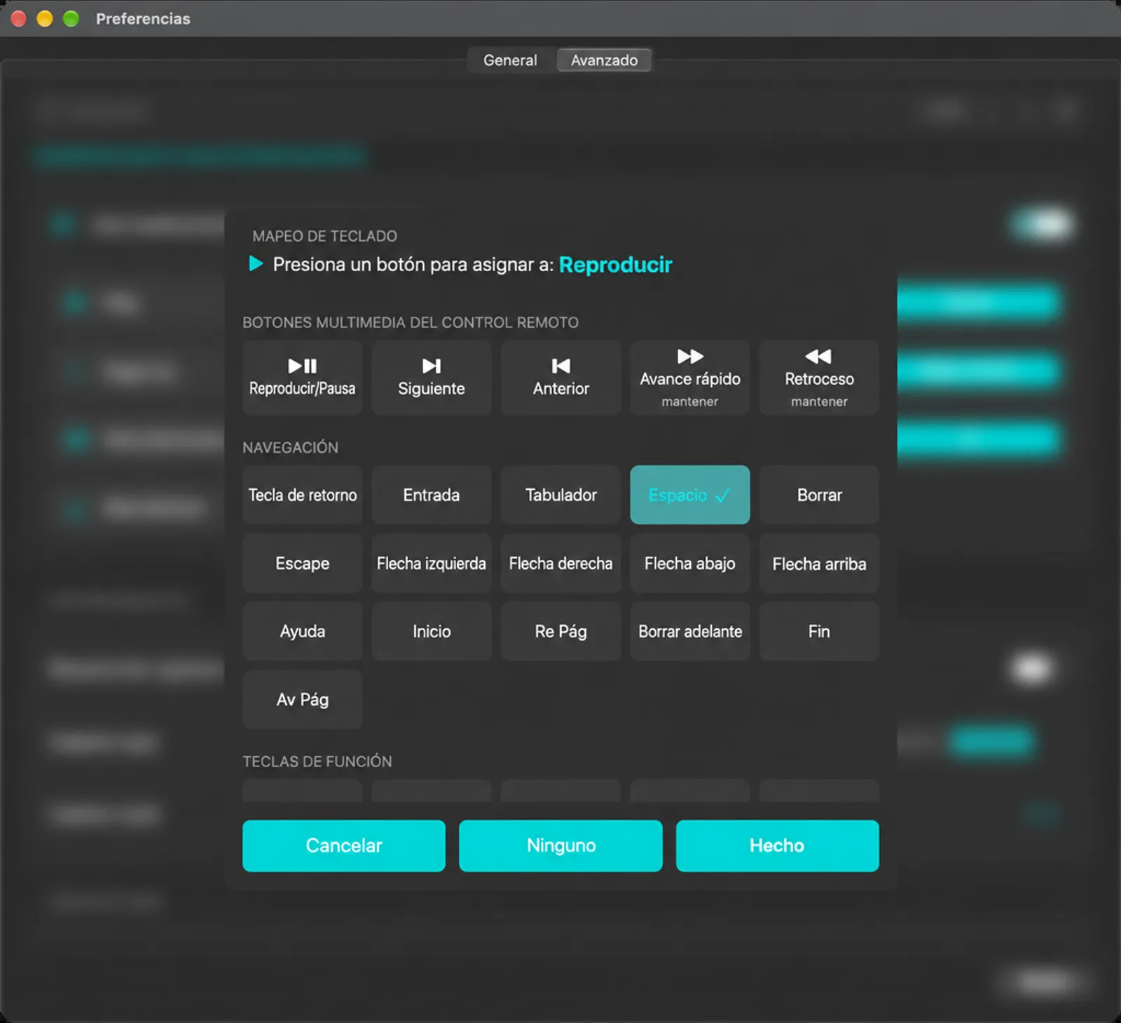 Panel del teclado de mapas que solicita pulsar un botón para mapear a Reproducir, mostrando los botones de medios remotos y las teclas de navegación
