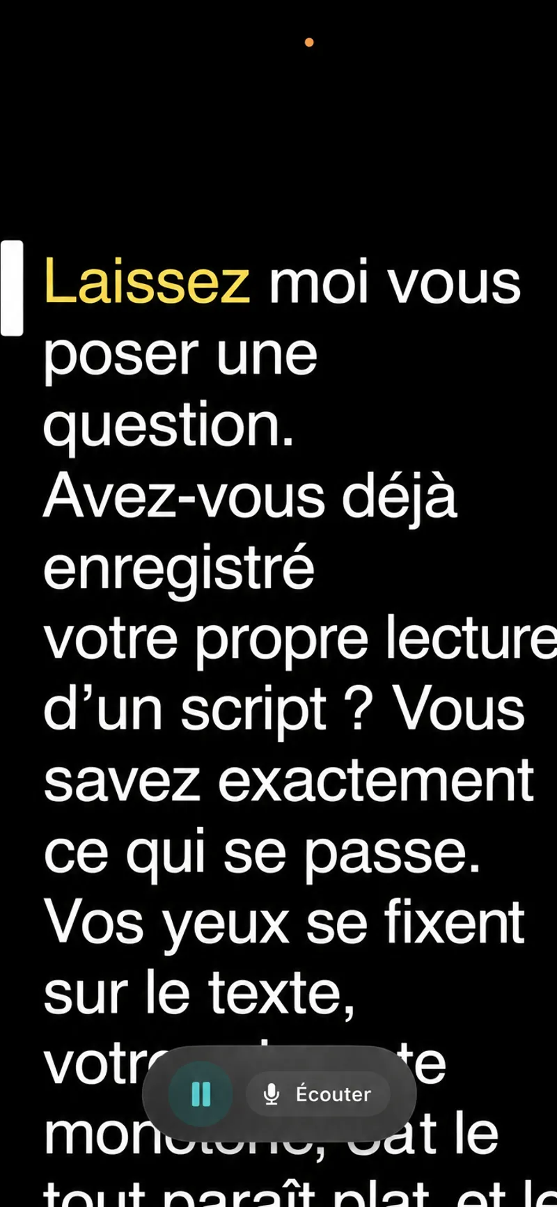 Autoprompt sur iPhone en mode Écouter avec le mot en surbrillance et la barre d’outils pliée
