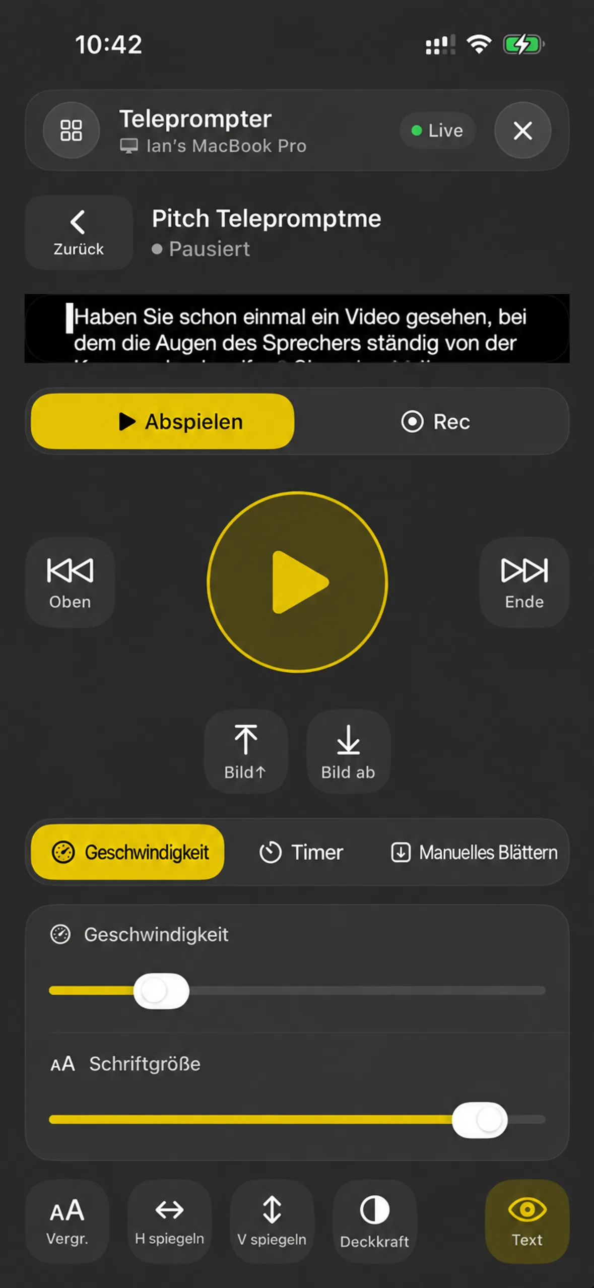 Ein iPhone, das einen Mac als Fernbedienung steuert: Transporttasten, der Wählermodus für die Scroll-Modus und Geschwindigkeit und Schriftart-Slider