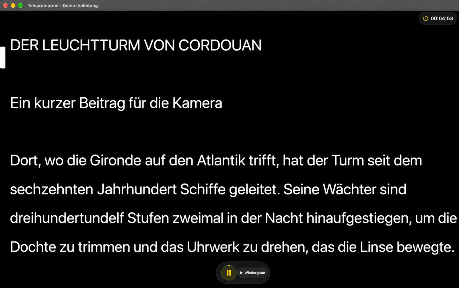Der Teleprompter im Timer-Modus, die Uhr, die herunterzählt, und das Dock, das zu einem Stopp-Button und dem Wiedergabestatus zusammengeklappt ist