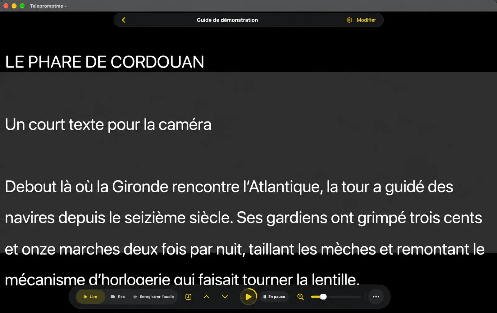 Le téléobjectif en mode Page manuelle, avec une bande grise au milieu de la vue et deux chevronnements dans le carnet de bord