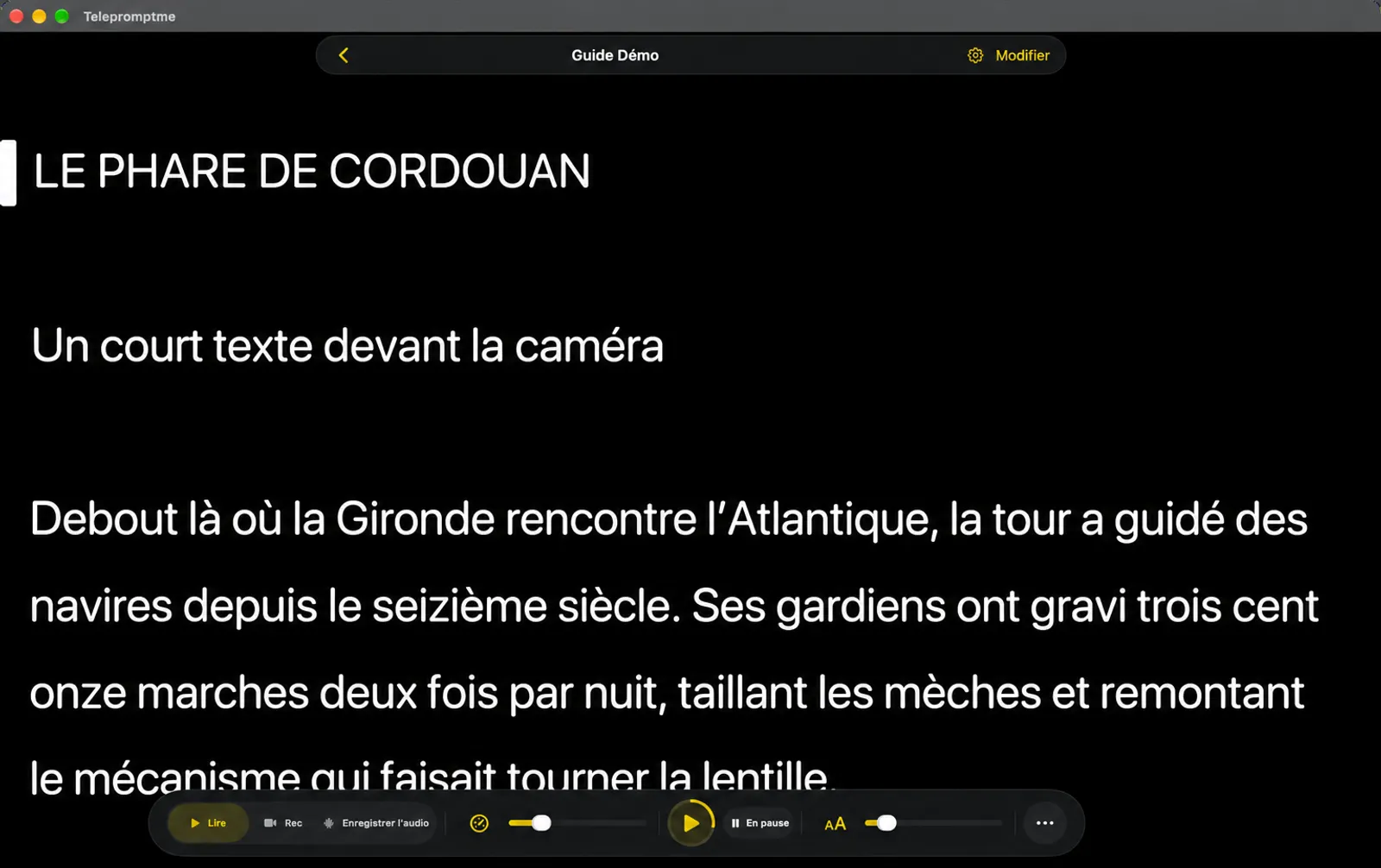 L'écran du téléobjectif Telepromptme avec un script remplissant la vue et le dock flottant le long du bas